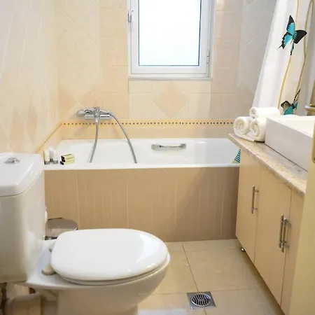 Seafront Modern Apartment! * ساراندا